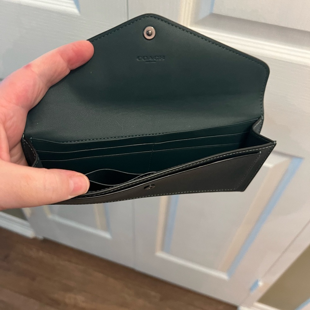 Coach GREEN Leather Wallet. Like new condition. - Picture 3 of 3
